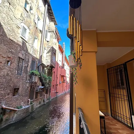 Finestrella Apartment Bologna